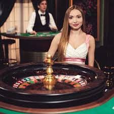 shwe88com Myanmar Live Casino Dealer Baccarat Dragon Tiger ဂိမ်းစားစဉ်
